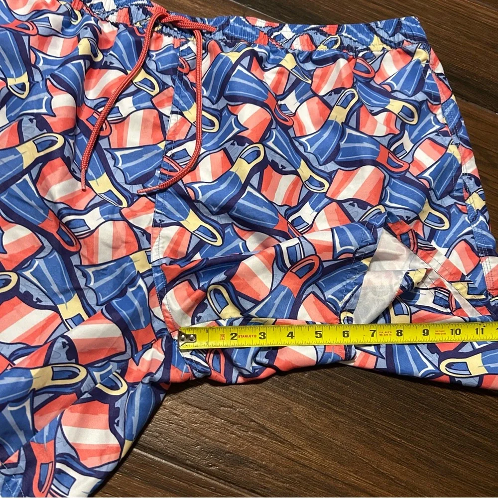 Vineyard Vines Men’s Swim Trunks XXL Flippers Fins‎ Design 6” Inseam